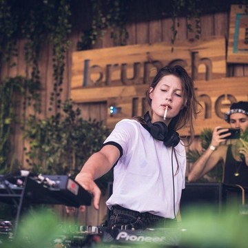 Charlotte de Witte - Music and Event Shoots Collection in prettyfamoussmokers_90guknvoudbb1.jpg - hidden celebrity photo